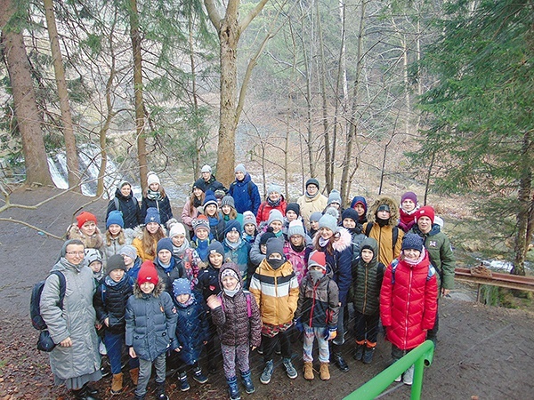 Zdjęcie grupowe na jednej z wycieczek.