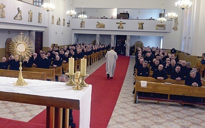 ▲	W spotkaniu wzięło udział ponad 200 kapłanów.