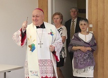 Biskup w odremontowanej placówce przy ul. Inwalidów 6.