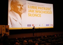 W kinie "Kijów" odbył się premierowy pokaz filmu "Lubię patrzeć, jak wschodzi słońce"