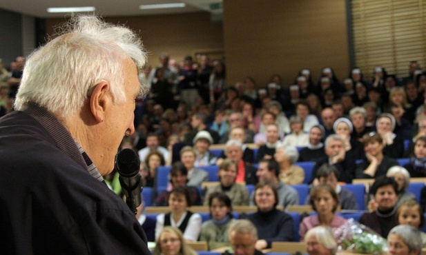 Jean Vanier podczas spotkania w Warszawie