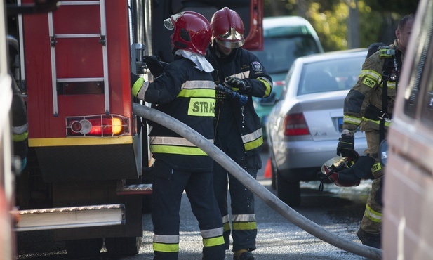 Śląskie. Ćwiczenia strażaków na wypadek epidemii koronawirusa. Do czego służą specjalne namioty?