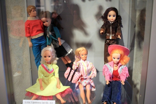 200 lalek z całego świata w muzeum w Głogówku