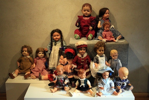 200 lalek z całego świata w muzeum w Głogówku