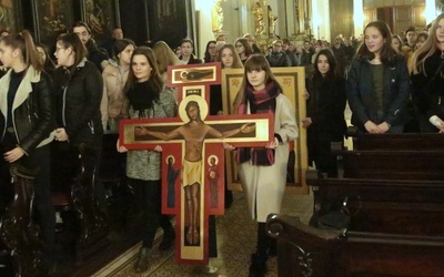 Bochnia. On żyje i działa w Kościele