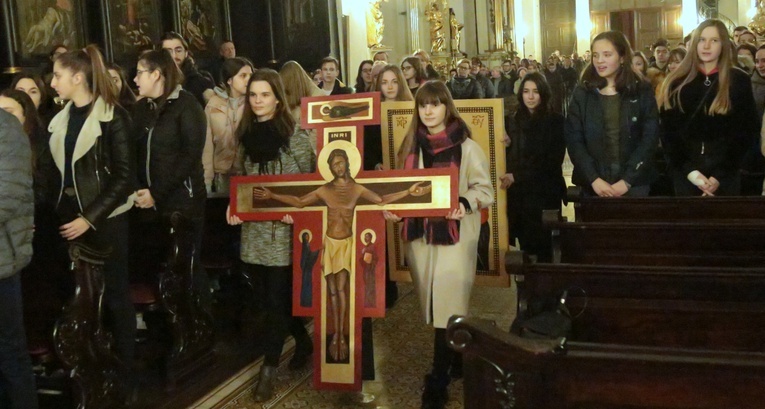 Bochnia. On żyje i działa w Kościele