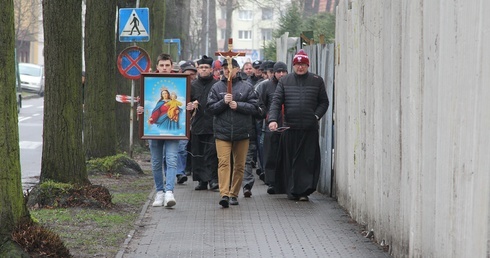 Walczymy, choć nie pięściami. Męski Różaniec w Pile i Koszalinie