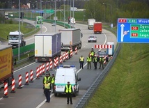 Koronawirus. Kontrole na granicy i zakaz odwiedzin w szpitalach