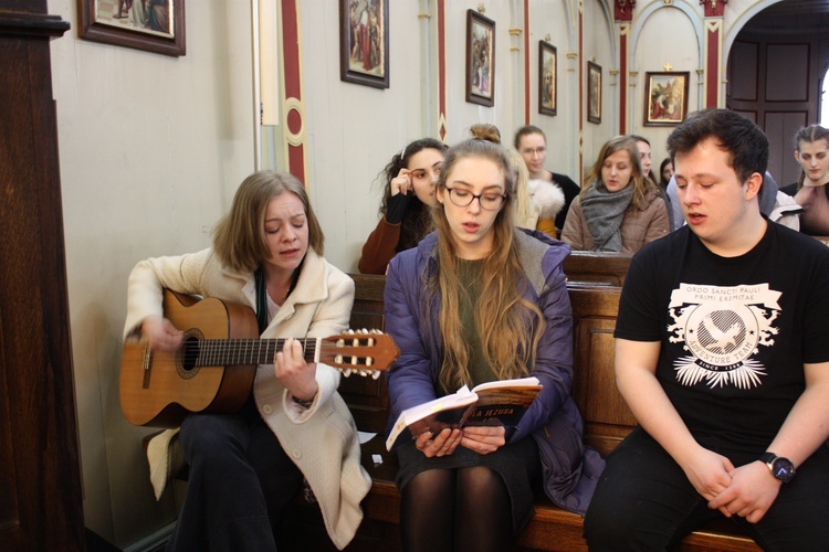 Stypendyści Fundacji "Dzieła Nowego Tysiąclecia" w Henrykowie