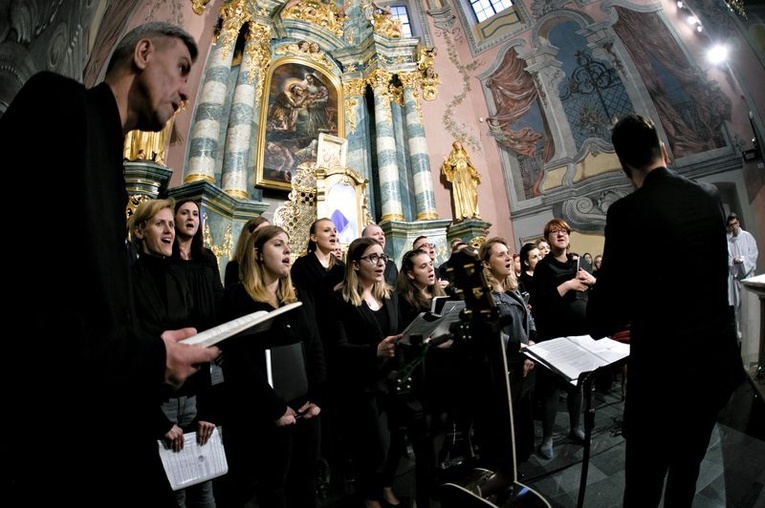 Posługa chóru rozpoczyna się od liturgii Wielkiego Czwartku.