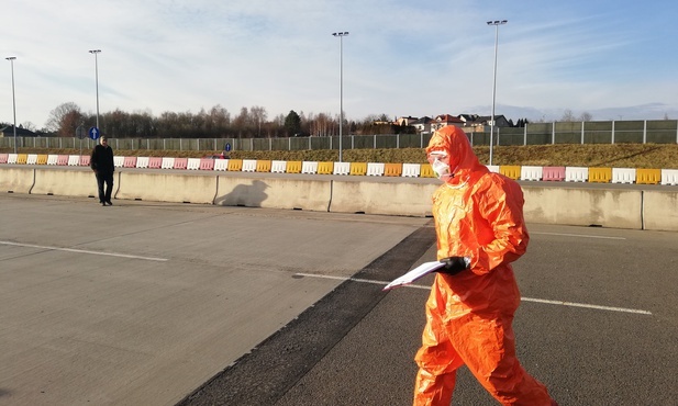 Gorzyce. Ruszyły kontrole temperatury w związku z koronawirusem. Pod lupą kierowcy i pasażerowie autokarów oraz busów