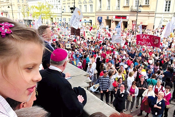 NMŻ rozpocznie się Eucharystią odprawianą jednocześnie w katedrach obu diecezji o godz. 11. O 12.30 zaplanowano przejście z placu Zamkowego na plac Trzech Krzyży, gdzie o 14 zostanie wygłoszone specjalne orędzie.