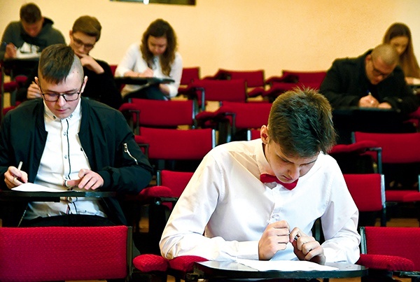 Uczestnicy mieli  45 minut na rozwiązanie niełatwego testu.