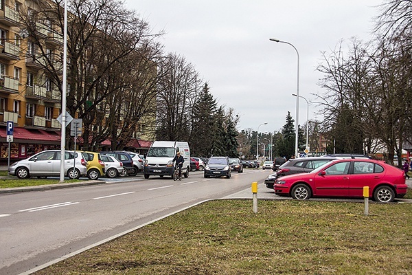 ▲	Tak w godzinach pracy urzędów wygląda obecnie ul. 1 Maja.