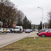 ▲	Tak w godzinach pracy urzędów wygląda obecnie ul. 1 Maja.