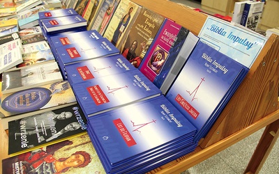 ◄	W serii „Biblia Impulsy” wydawanej przez Księgarnię św. Jacka w Katowicach ukazało się dotąd dziewięć tomów.