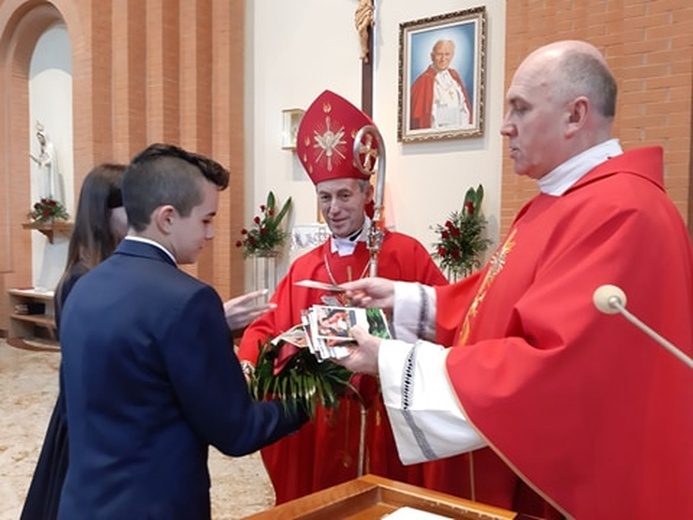 Bierzmowanie w parafii św. Jana Pawła II w Nowym Sączu