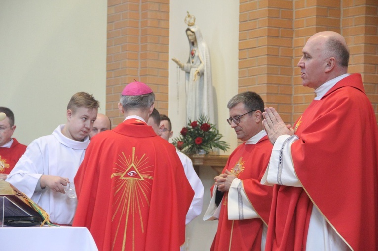 Bierzmowanie w parafii św. Jana Pawła II w Nowym Sączu