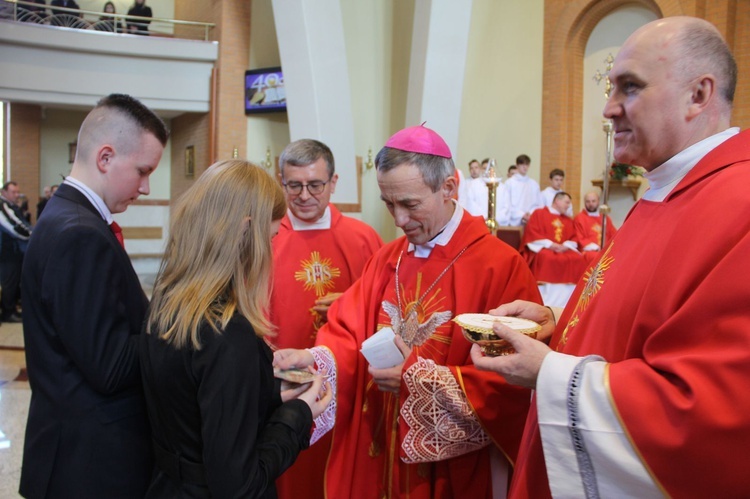 Bierzmowanie w parafii św. Jana Pawła II w Nowym Sączu