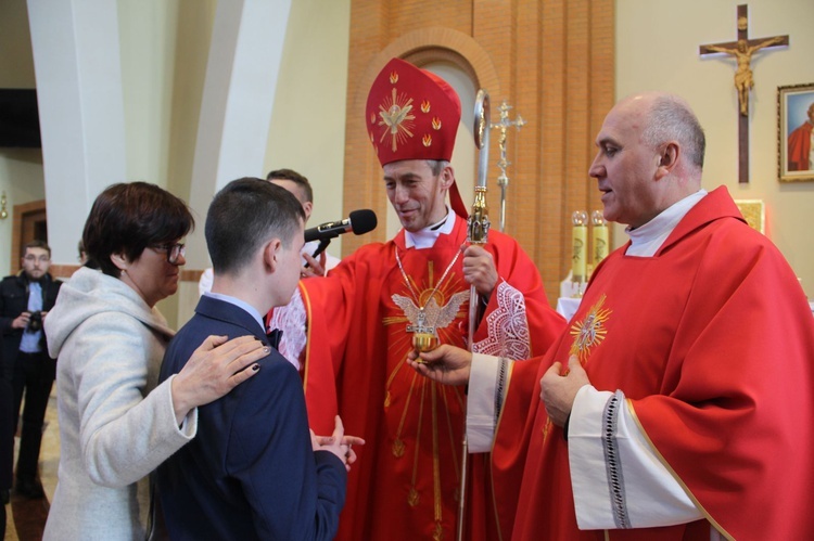 Bierzmowanie w parafii św. Jana Pawła II w Nowym Sączu