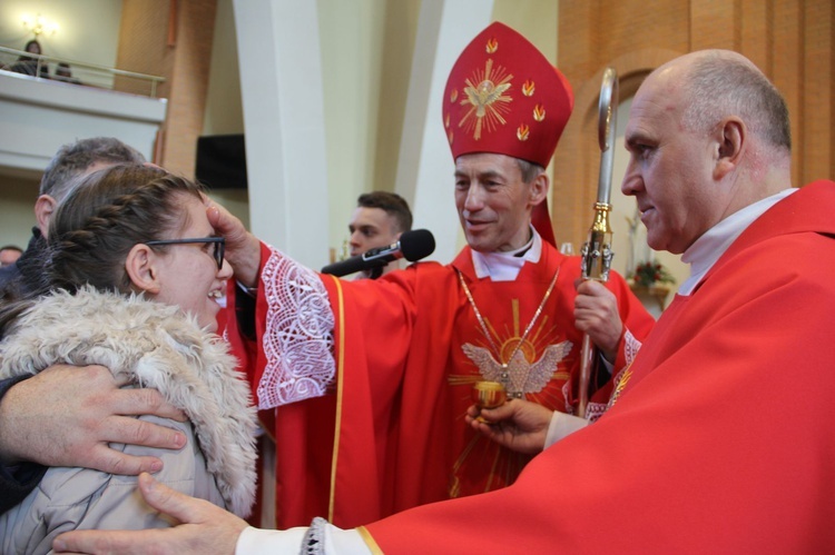 Bierzmowanie w parafii św. Jana Pawła II w Nowym Sączu