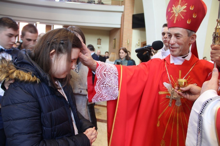 Bierzmowanie w parafii św. Jana Pawła II w Nowym Sączu