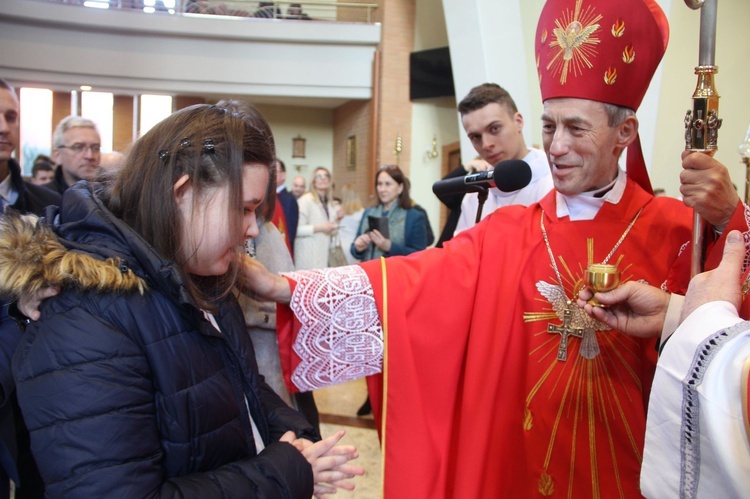 Bierzmowanie w parafii św. Jana Pawła II w Nowym Sączu