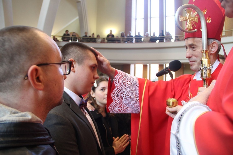 Bierzmowanie w parafii św. Jana Pawła II w Nowym Sączu