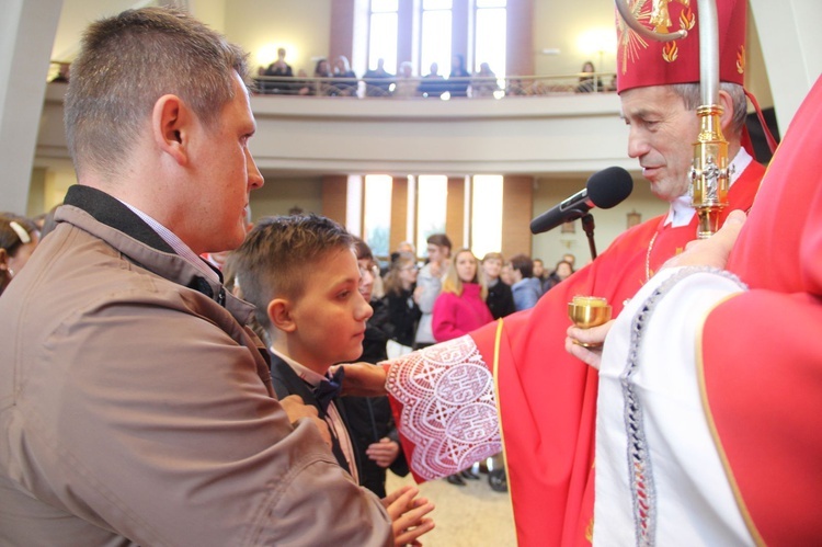 Bierzmowanie w parafii św. Jana Pawła II w Nowym Sączu