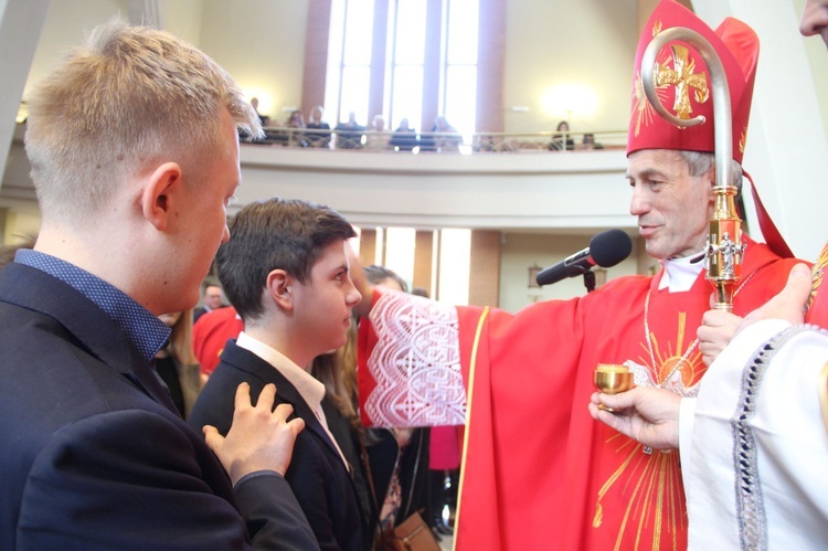 Bierzmowanie w parafii św. Jana Pawła II w Nowym Sączu