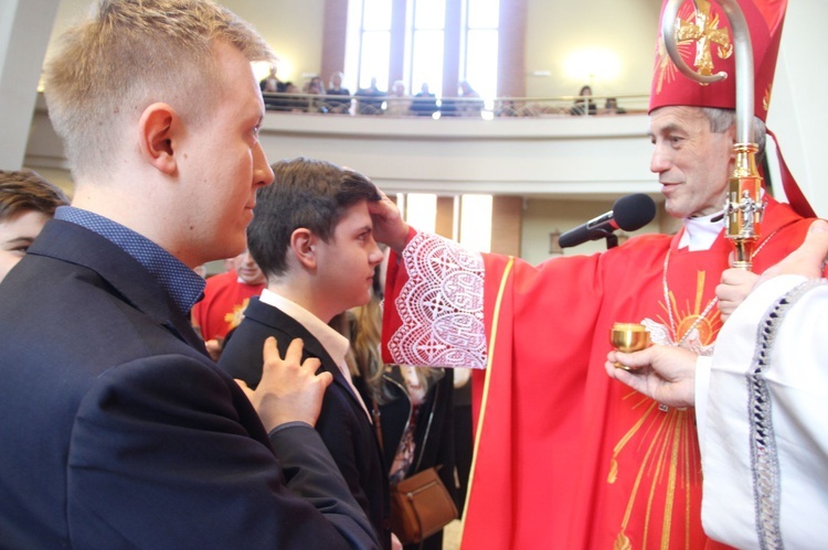 Bierzmowanie w parafii św. Jana Pawła II w Nowym Sączu