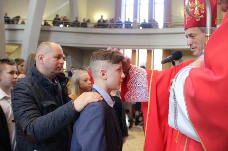 Bierzmowanie w parafii św. Jana Pawła II w Nowym Sączu