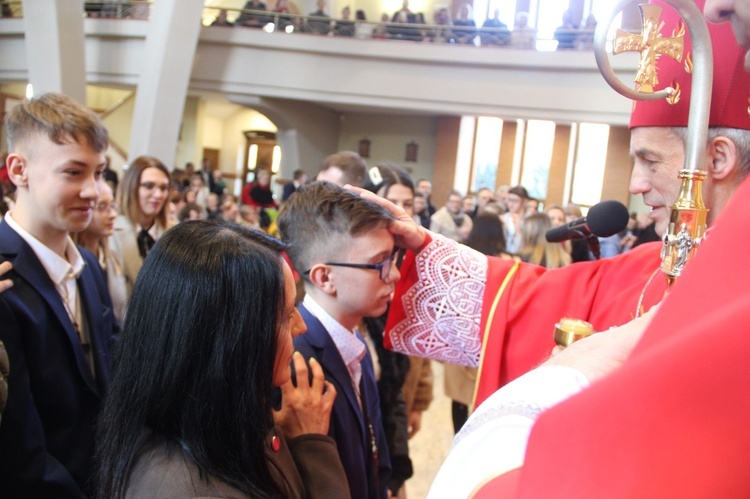 Bierzmowanie w parafii św. Jana Pawła II w Nowym Sączu
