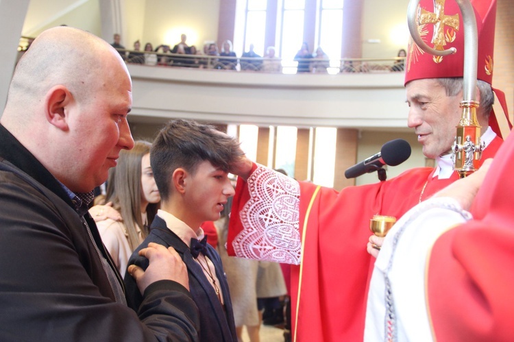 Bierzmowanie w parafii św. Jana Pawła II w Nowym Sączu