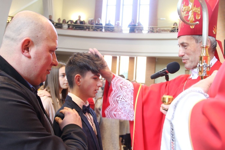 Bierzmowanie w parafii św. Jana Pawła II w Nowym Sączu