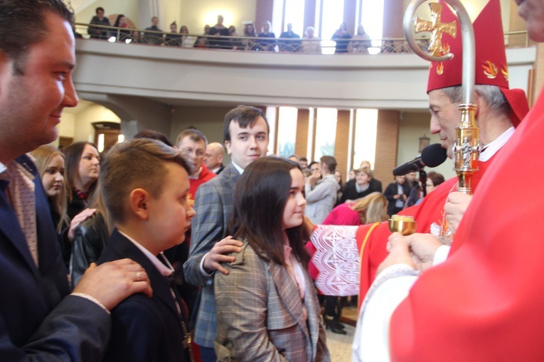 Bierzmowanie w parafii św. Jana Pawła II w Nowym Sączu