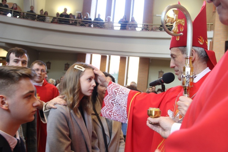 Bierzmowanie w parafii św. Jana Pawła II w Nowym Sączu