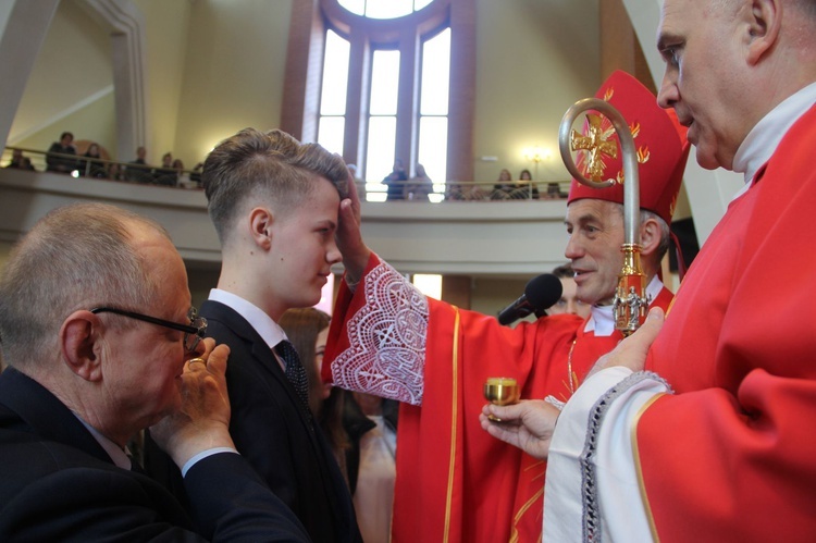 Bierzmowanie w parafii św. Jana Pawła II w Nowym Sączu