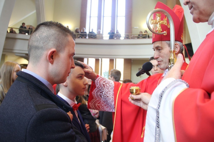 Bierzmowanie w parafii św. Jana Pawła II w Nowym Sączu