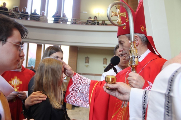 Bierzmowanie w parafii św. Jana Pawła II w Nowym Sączu