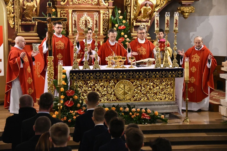 Bierzmowanie w sądeckiej bazylice