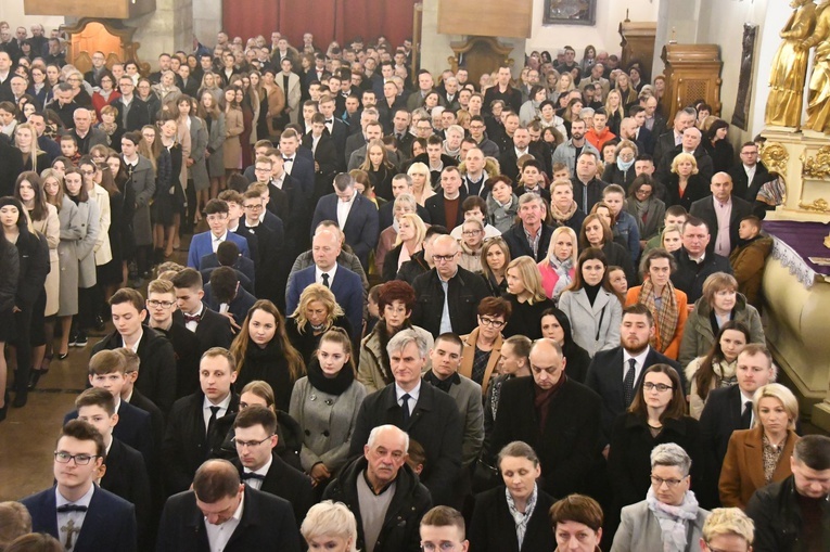 Bierzmowanie w sądeckiej bazylice