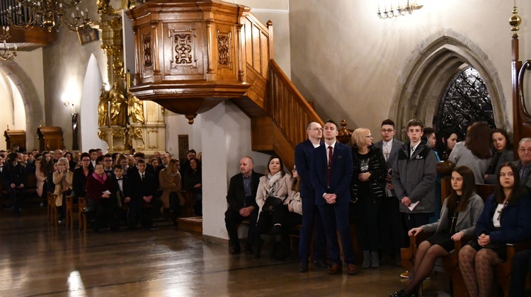 Bierzmowanie w sądeckiej bazylice