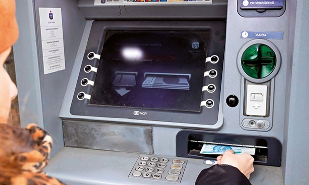 Klienci PKO BP mają do dyspozycji ponad 3 tys. bankomatów w całej Polsce.