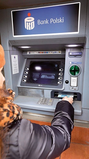 Klienci PKO BP mają do dyspozycji ponad 3 tys. bankomatów w całej Polsce.