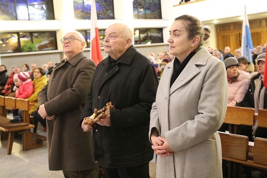 Przekazanie ryngrafu ks. mjr. Rudolfa Marszałka parafii w Bystrej Krakowskiej