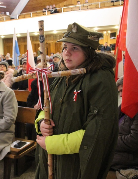 Przekazanie ryngrafu ks. mjr. Rudolfa Marszałka parafii w Bystrej Krakowskiej