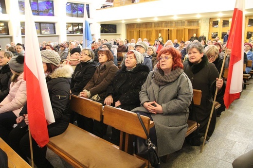 Przekazanie ryngrafu ks. mjr. Rudolfa Marszałka parafii w Bystrej Krakowskiej