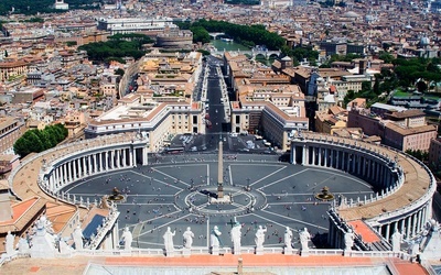 Dykasterie i urzędy w Watykanie pozostają otwarte