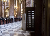 W najbliższą niedzielę na wszystkich Mszach św. odprawianych w diecezji warszawsko-praskiej wierni na klęcząco będą śpiewać suplikację.